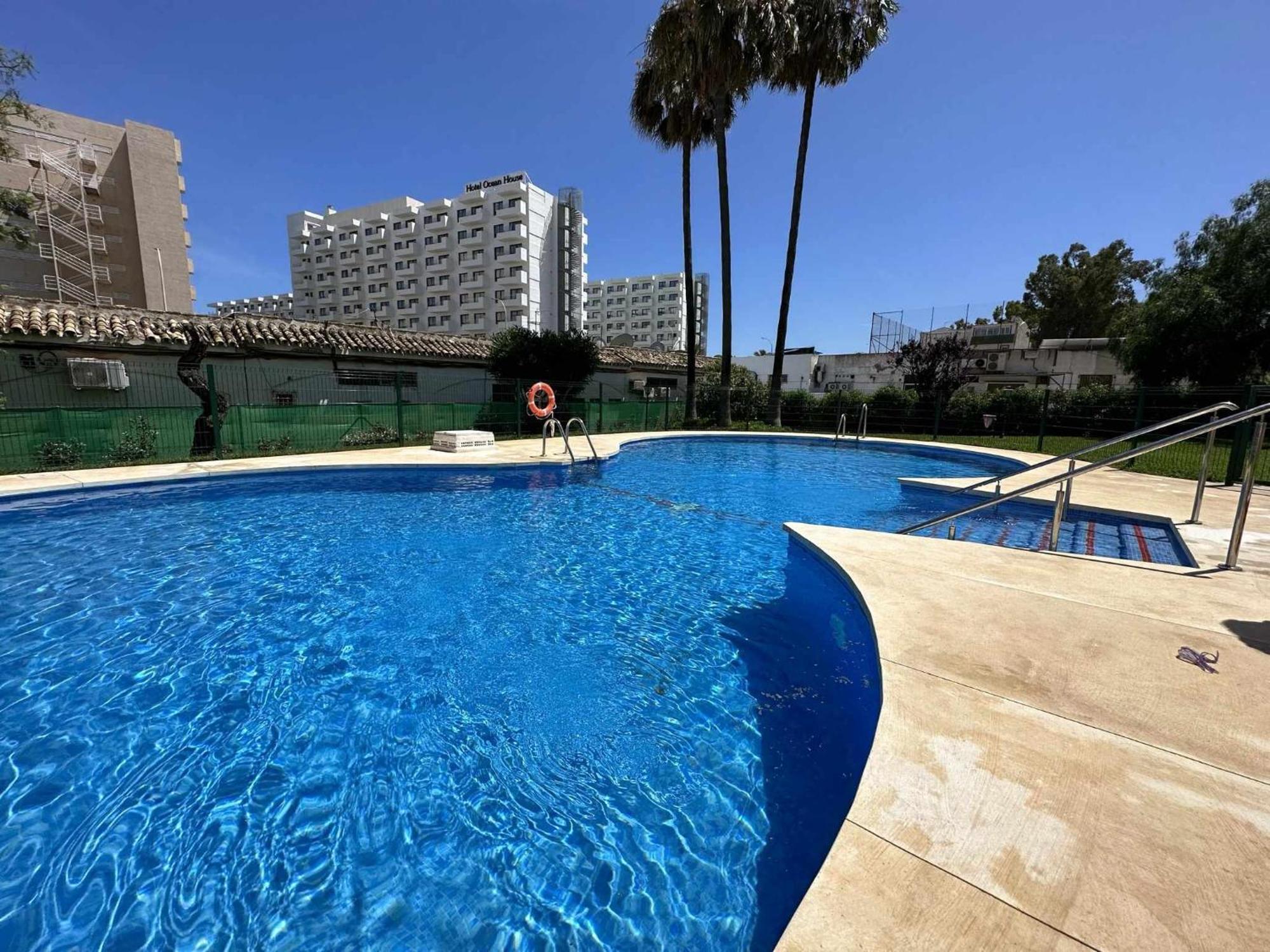 Apartamento La Carihuela A 2 Minutos De La Playa Torremolinos Luaran gambar